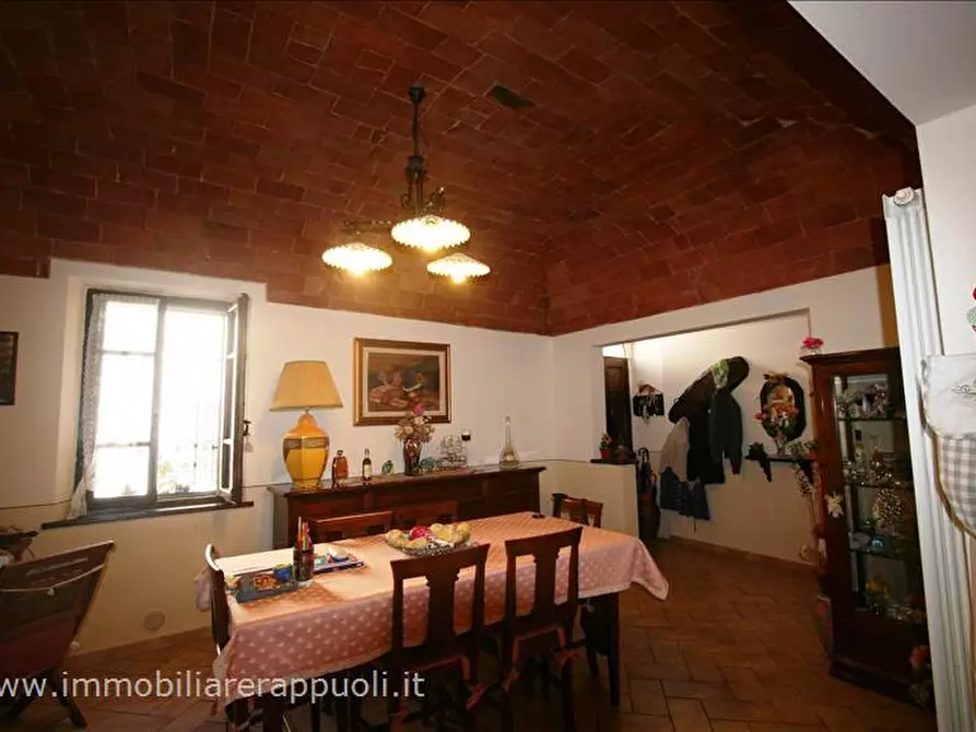 casa indipendente in vendita a Sinalunga in zona Bettolle