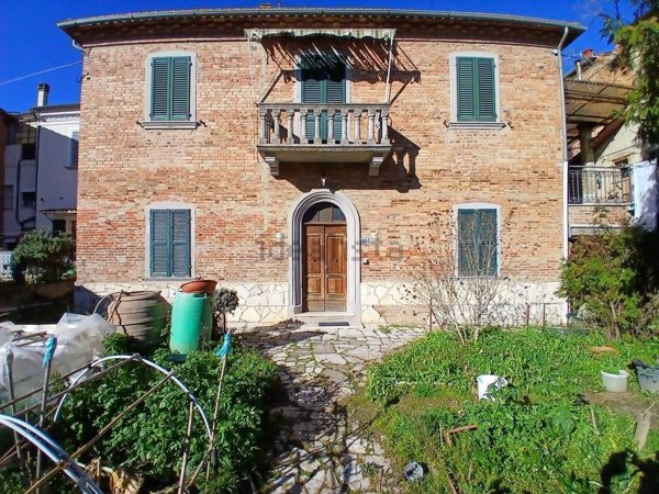 casa indipendente in vendita a Sinalunga in zona Bettolle