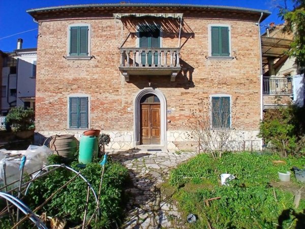 casa indipendente in vendita a Sinalunga in zona Bettolle