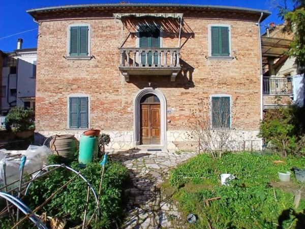 casa indipendente in vendita a Sinalunga in zona Bettolle