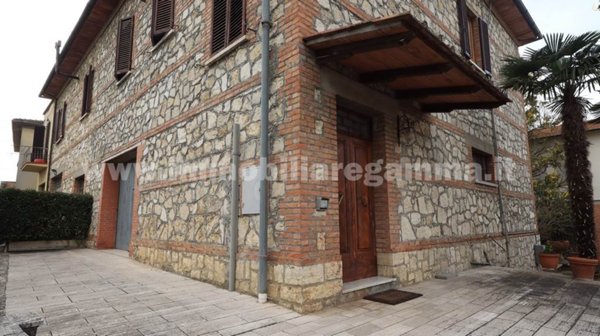 casa indipendente in vendita a Sinalunga