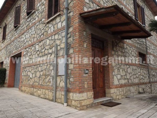 casa indipendente in vendita a Sinalunga