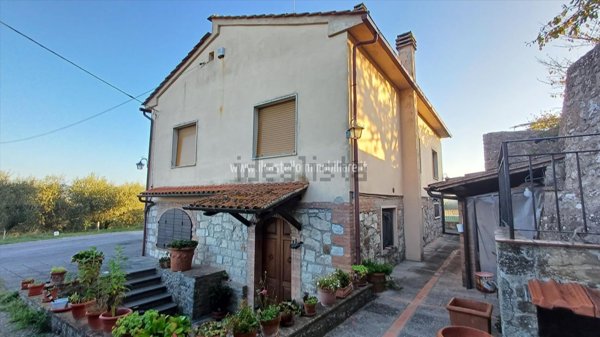 casa indipendente in vendita a Sinalunga in zona Rigomagno