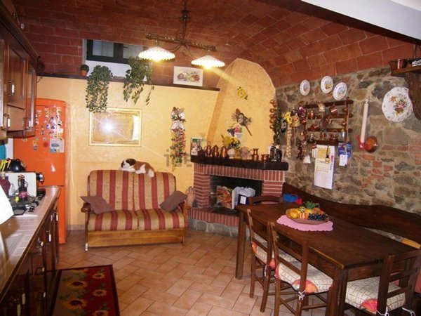 casa indipendente in vendita a Sinalunga in zona Bettolle