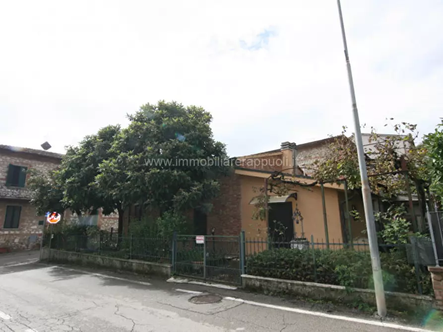 casa indipendente in vendita a Sinalunga