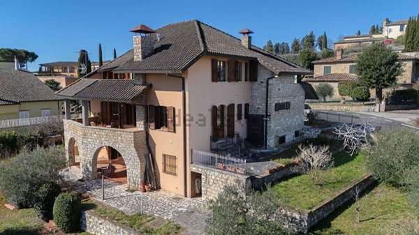 casa indipendente in vendita a Sinalunga