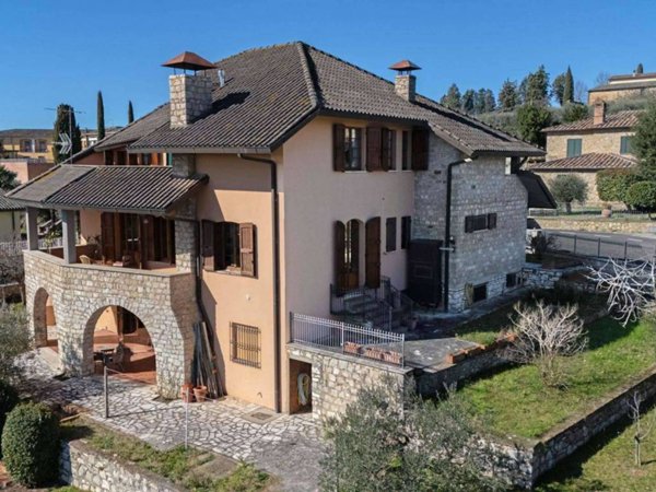 casa indipendente in vendita a Sinalunga