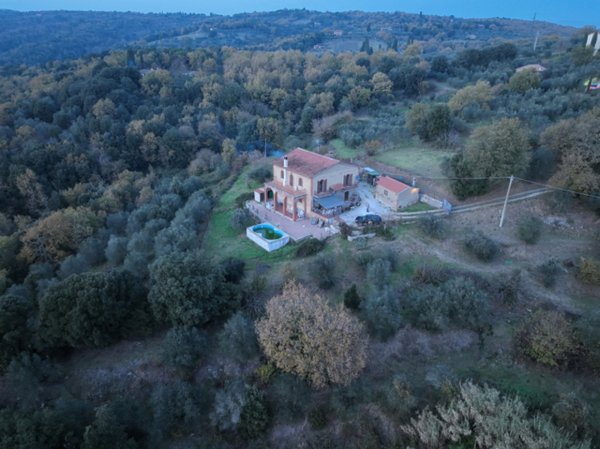 casa indipendente in vendita a Sinalunga