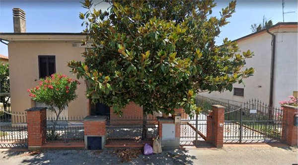 casa indipendente in vendita a Sinalunga in zona Bettolle