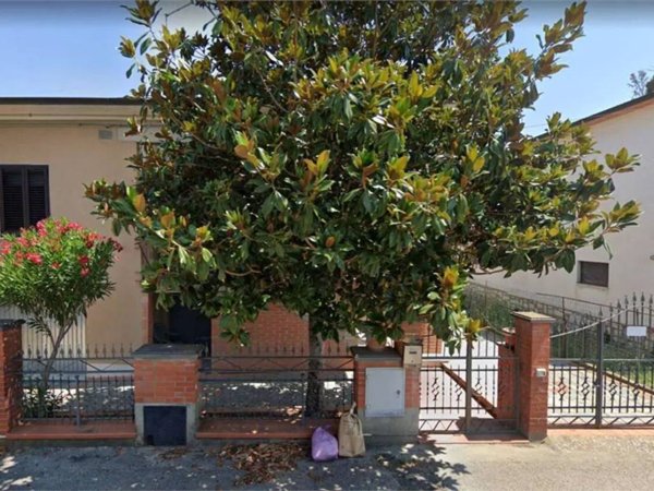 casa indipendente in vendita a Sinalunga in zona Bettolle