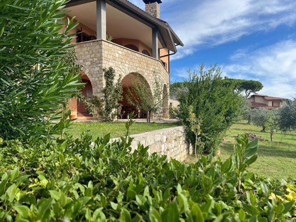 casa indipendente in vendita a Sinalunga