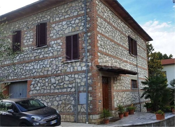 casa indipendente in vendita a Sinalunga