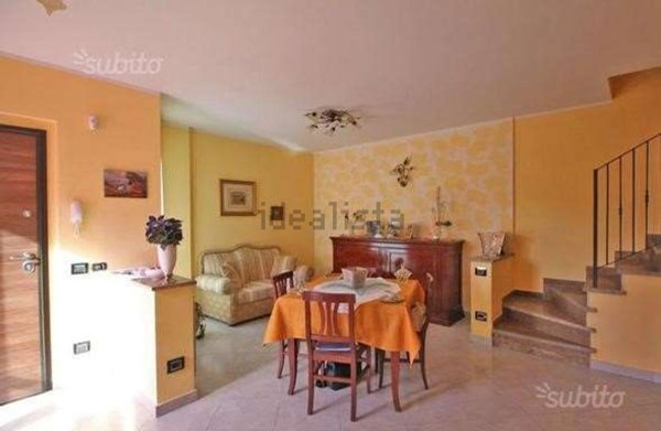 casa indipendente in vendita a Sinalunga in zona Rigomagno