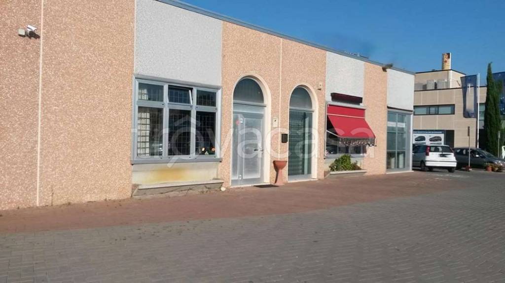 negozio in vendita a Sinalunga in zona Bettolle