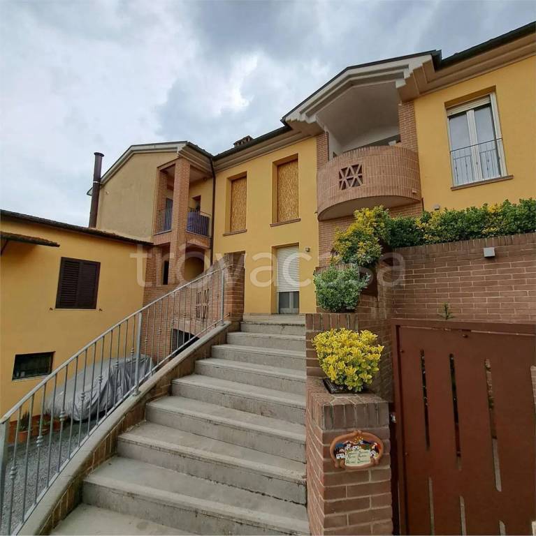 casa indipendente in vendita a Sinalunga