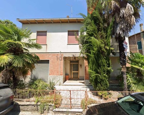 casa indipendente in vendita a Sinalunga in zona Bettolle