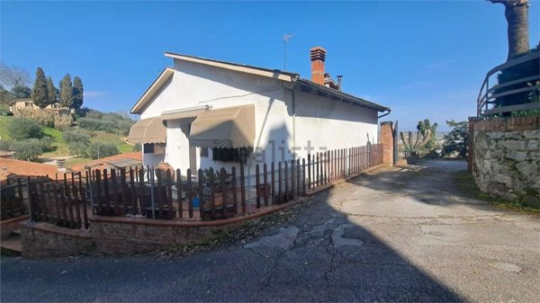 casa semindipendente in vendita a Sinalunga