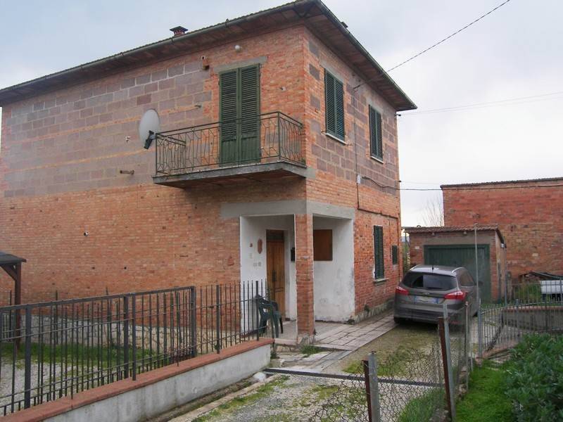 casa indipendente in vendita a Sinalunga in zona Bettolle