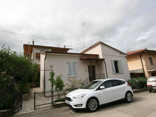 casa indipendente in vendita a Sinalunga in zona Guazzino