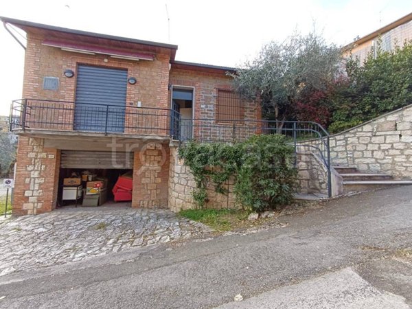 casa indipendente in vendita a Sinalunga