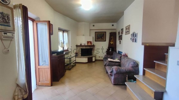 casa indipendente in vendita a Sinalunga