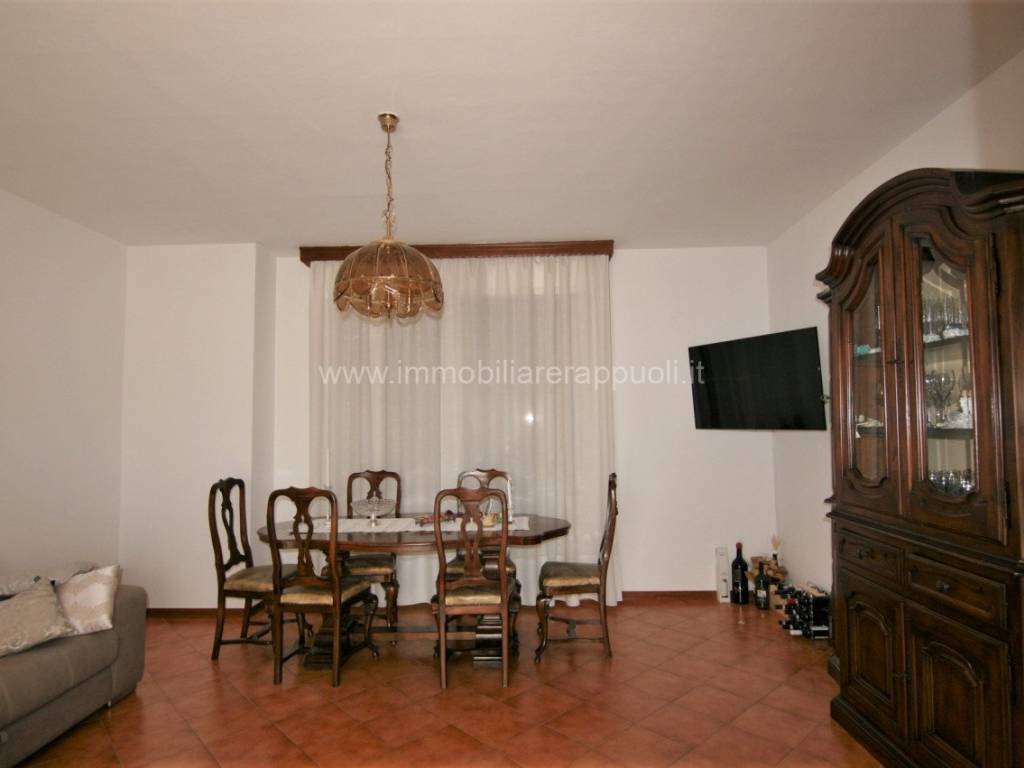 casa indipendente in vendita a Sinalunga in zona Bettolle