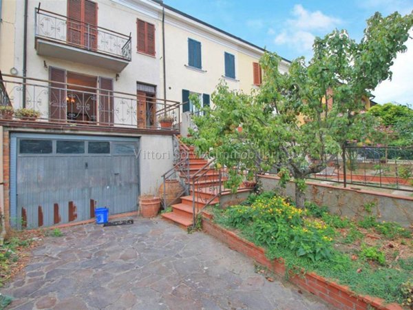 casa indipendente in vendita a Sinalunga in zona Bettolle