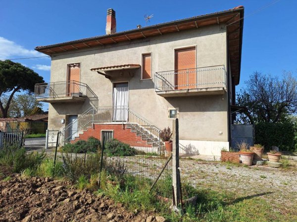 casa indipendente in vendita a Sinalunga