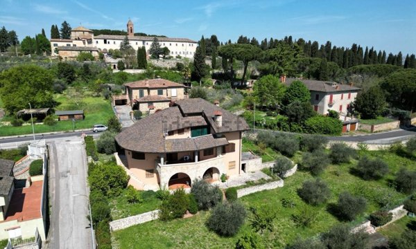 casa indipendente in vendita a Sinalunga