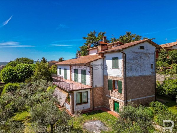casa indipendente in vendita a Sinalunga