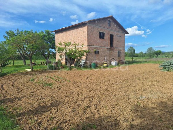 locale di sgombero in vendita a Sinalunga