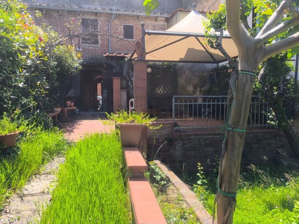 casa indipendente in vendita a Sinalunga in zona Bettolle
