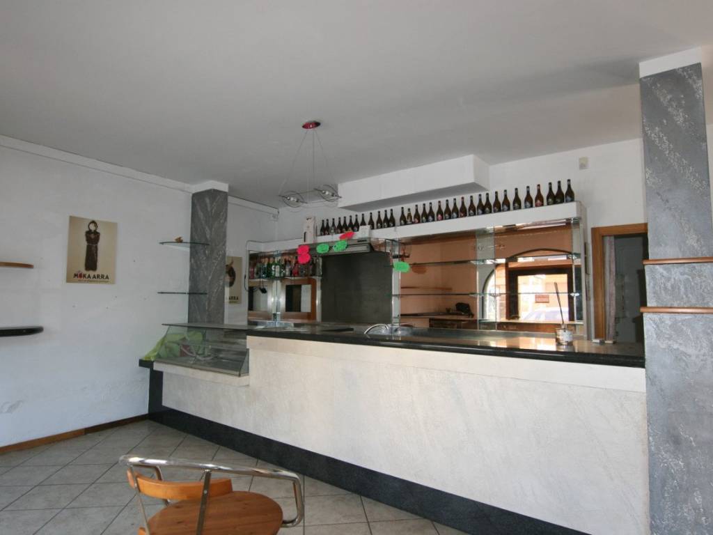 negozio in vendita a Sinalunga in zona Guazzino