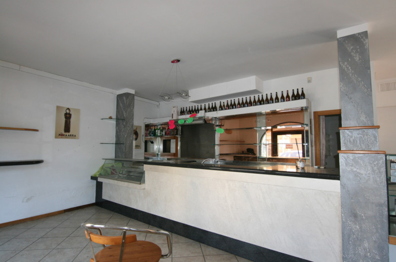 negozio in vendita a Sinalunga in zona Guazzino