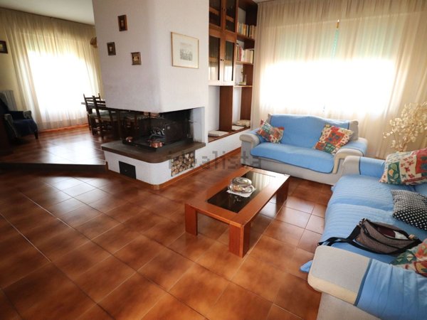 casa indipendente in vendita a Sinalunga