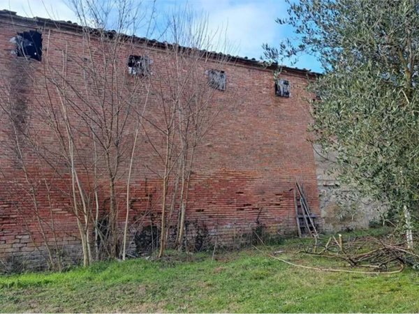 intera palazzina in vendita a Sinalunga in zona Bettolle