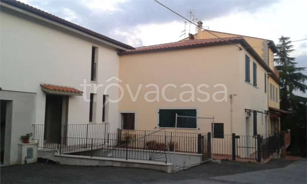 casa indipendente in vendita a Sinalunga