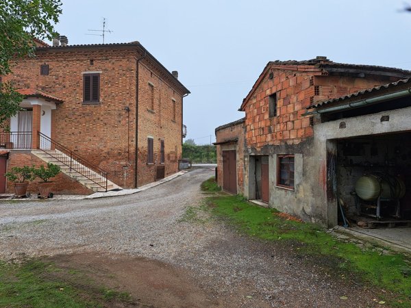casa indipendente in vendita a Sinalunga in zona Bettolle