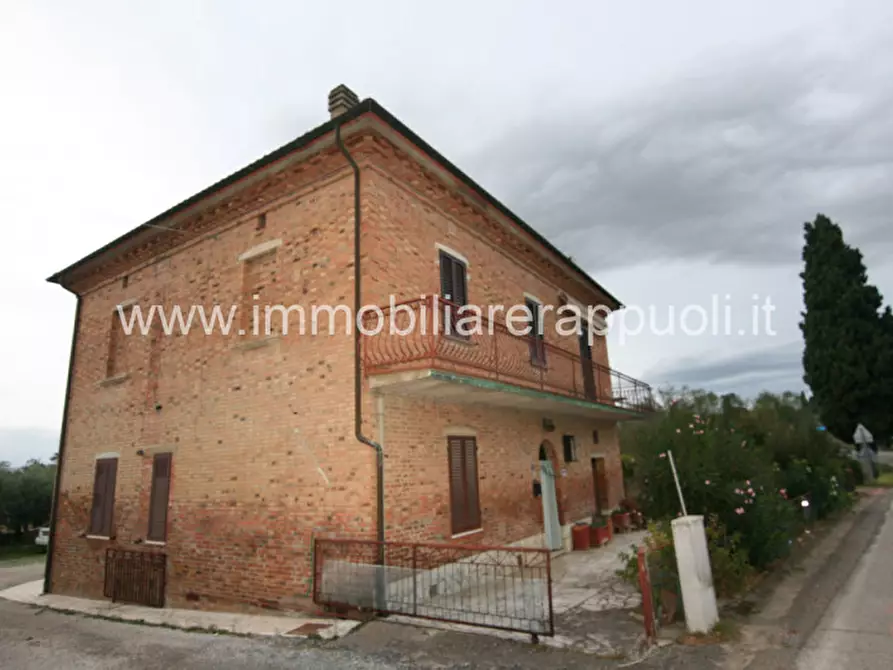 casa indipendente in vendita a Sinalunga in zona Bettolle