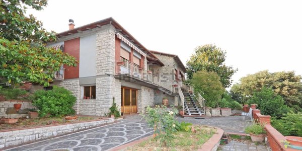 casa indipendente in vendita a Sinalunga