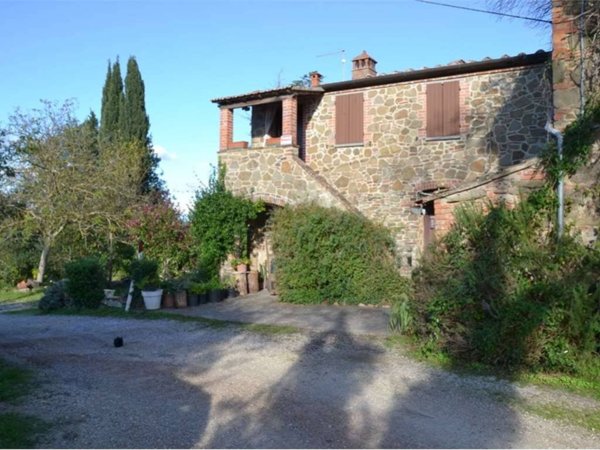 casa indipendente in vendita a Sinalunga