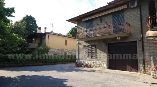casa indipendente in vendita a Sinalunga