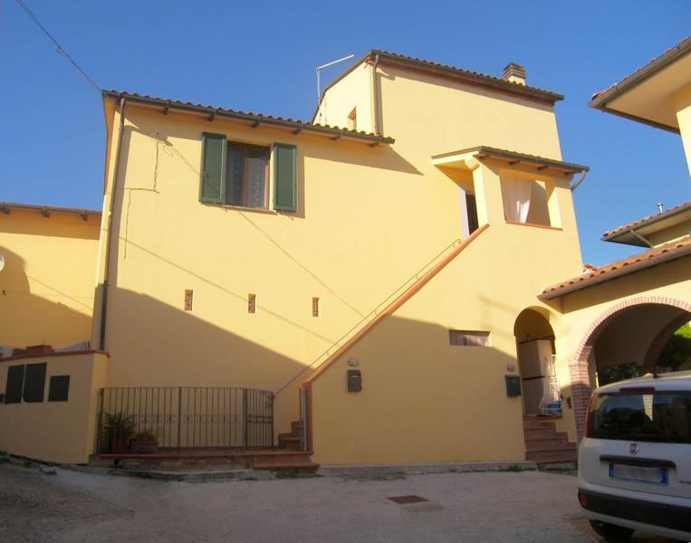 casa indipendente in vendita a Sinalunga in zona Bettolle