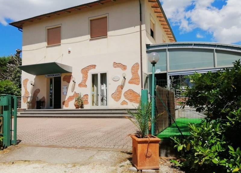 negozio in vendita a Sinalunga in zona Rigaiolo