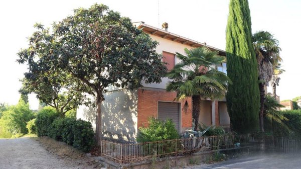 casa indipendente in vendita a Sinalunga in zona Bettolle