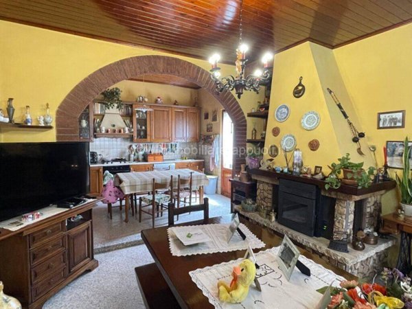 casa indipendente in vendita a Sinalunga in zona Guazzino