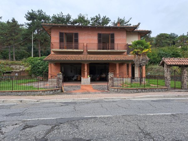 casa indipendente in vendita a Sinalunga in zona Bettolle