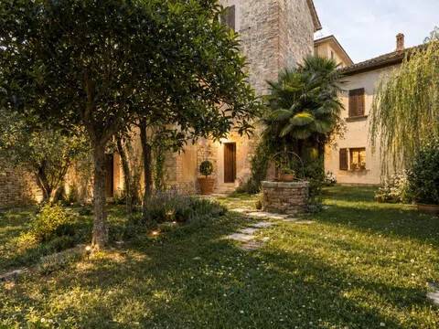 casa indipendente in vendita a Sinalunga in zona Bettolle