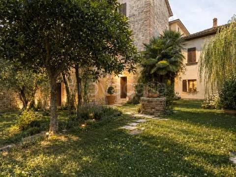 casa indipendente in vendita a Sinalunga in zona Bettolle