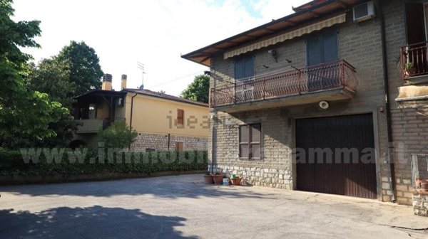 casa indipendente in vendita a Sinalunga